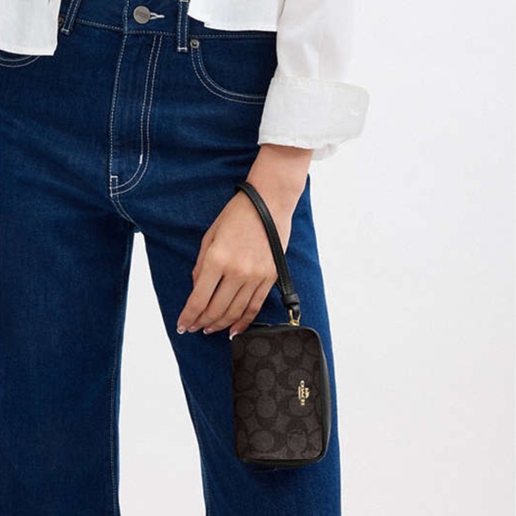 NWT COACH Small Pouch Wristlet In Signature Canvas Walnut/ Black CW907 $118 - Picture 2 of 5